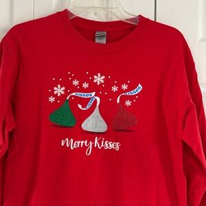 Merry Kisses Women's Hershey Glitter Kiss Red Long Sleeve Christmas Tee - Size M
